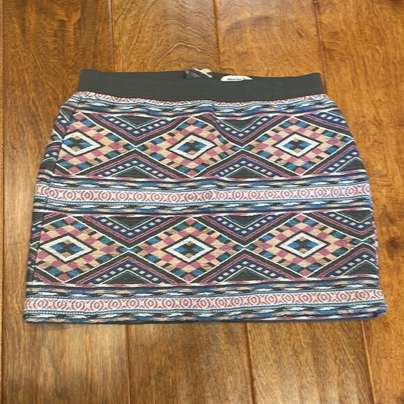 American Eagle Outfitters Dresses & Skirts - American Eagle Geometrical Tribal Print Zip Back Mini Skirt